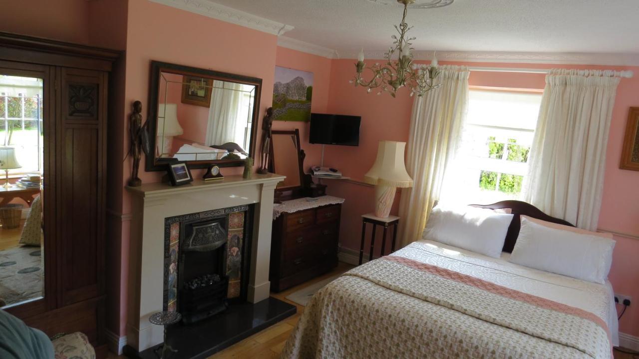 Bed and Breakfast Tyreda Ennis Esterno foto