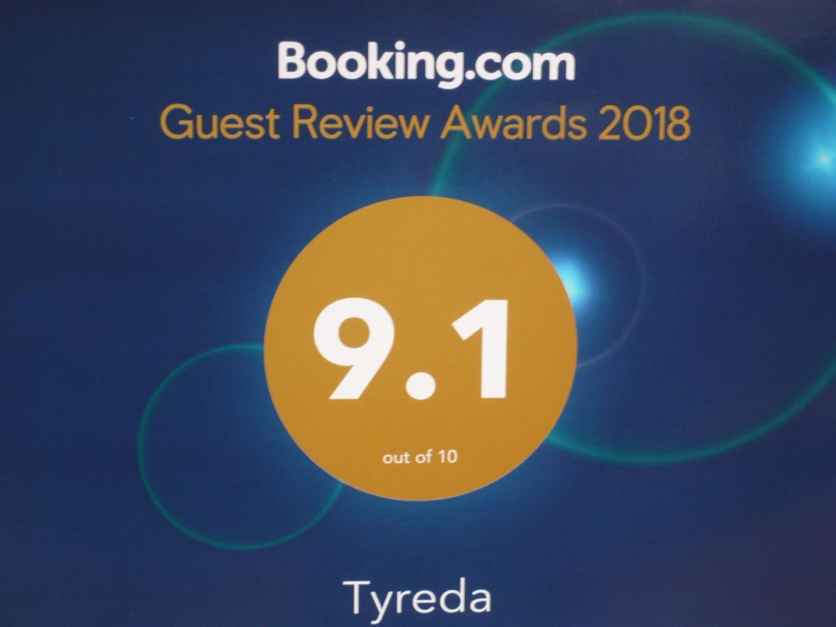 Bed and Breakfast Tyreda Ennis Esterno foto