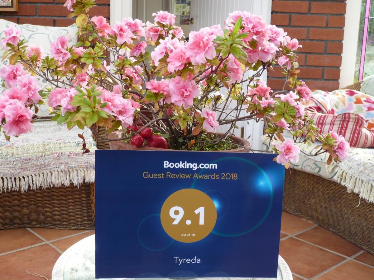 Bed and Breakfast Tyreda Ennis Esterno foto